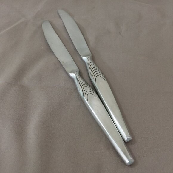 Everbrite Flatware 2 Dinner Knives EVSEVS9 Stainless Steel Japan 9” - Picture 1 of 4